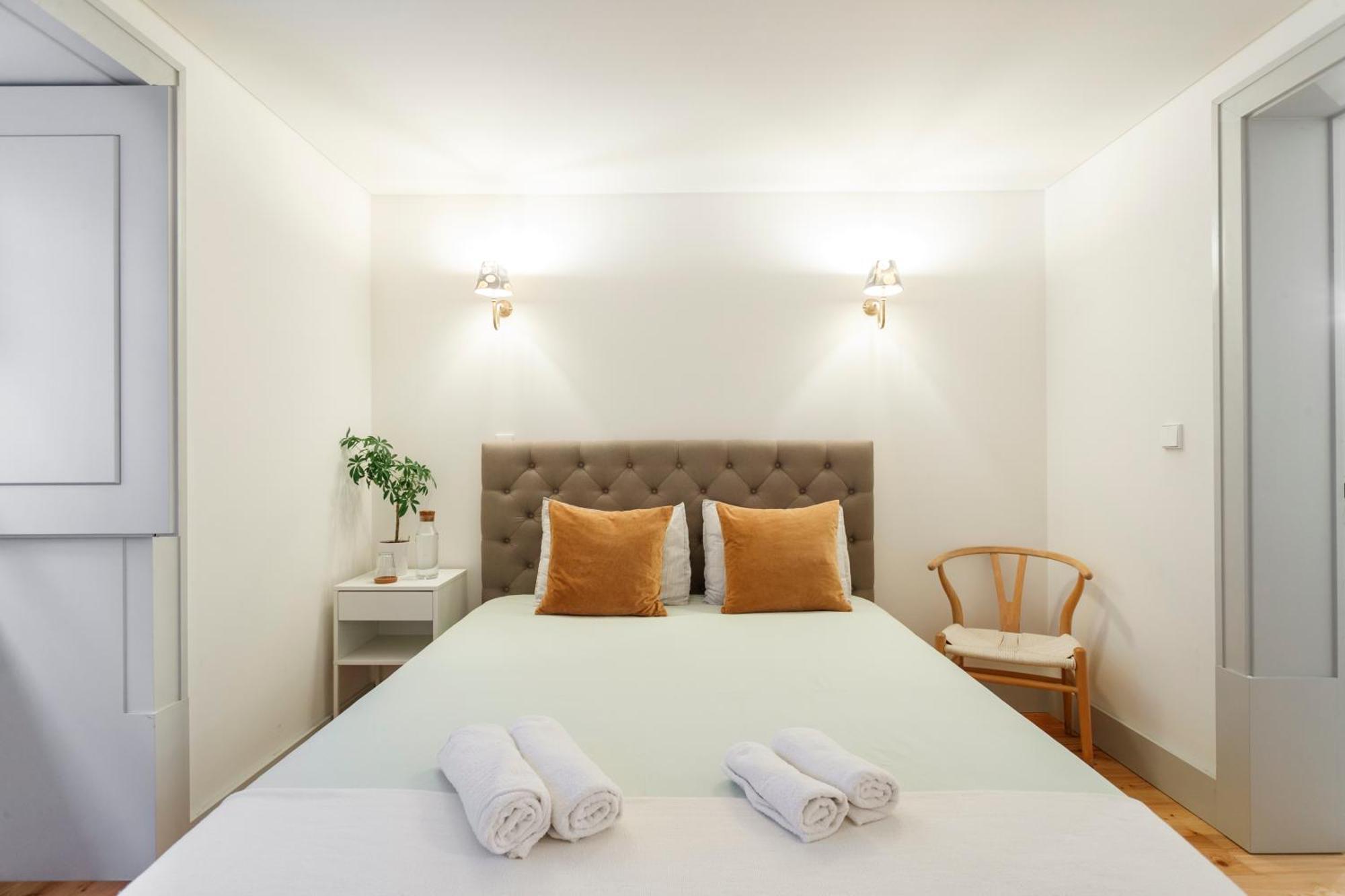 Apartment With Balcony In A Street In The Historic Center Of Downtown *